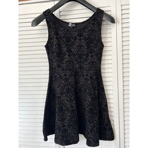 Vibe Sportswear Black Damask Sleeveless Fit & Flare Dress - Size Large velvet‎